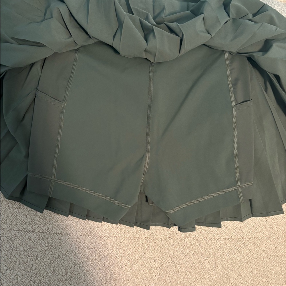 Lululemon Athletica Green Skirt Size 4 like new - Picture 5 of 5